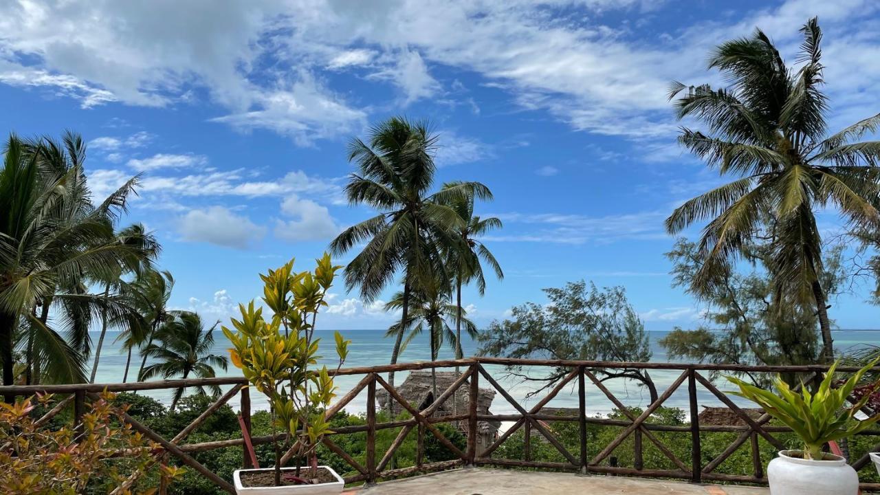 Samaki & Hotel 4*